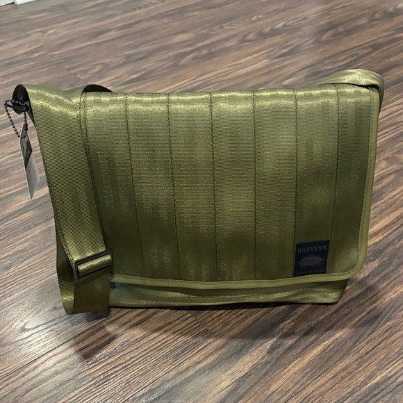 Harveys Other - NWT- Harveys Forest Green Men’s Messenger Bag